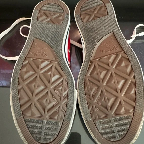 Red Converse Women’s sz 6 - Picture 5 of 5